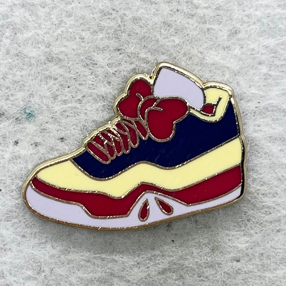 🔮 5/$25 Disney Princess Sneaker Snow White Pin